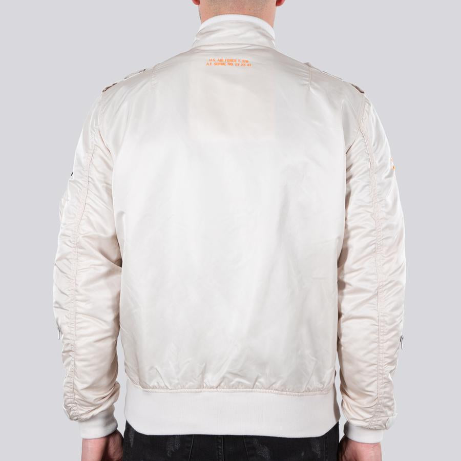 Falcon II - jet stream white